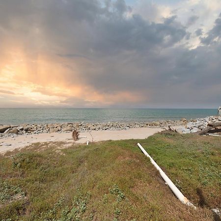 קמפונג גונג בדק Oyo 90968 Teratak Samuderakita, Chalet & Guesthouse מראה חיצוני תמונה